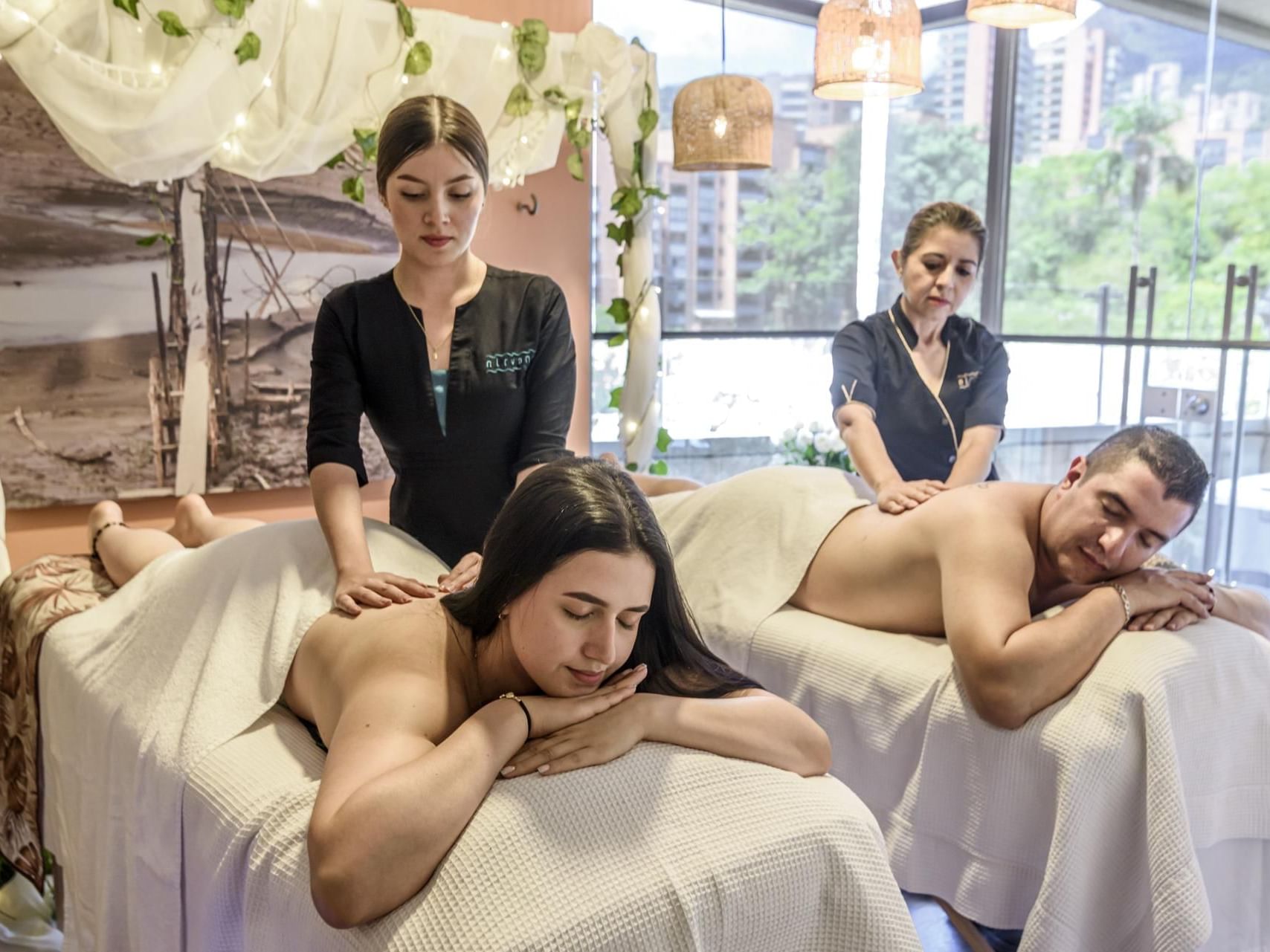 Couple having wellness experience at Diez Hotel Categoría