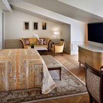 COMFY BED & TV IN SUPERIOR VERSACE ROOM AT PALAZZO VERSACE