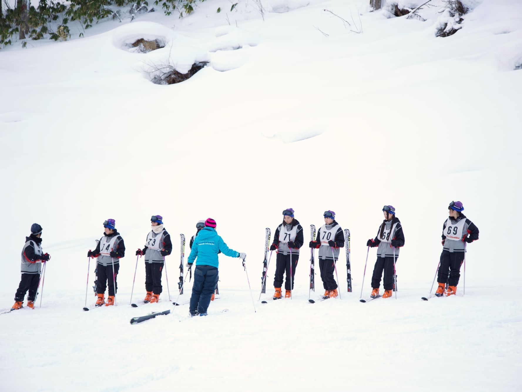 Teaching Snowboard in Snow school near Chatrium Niseko japan
