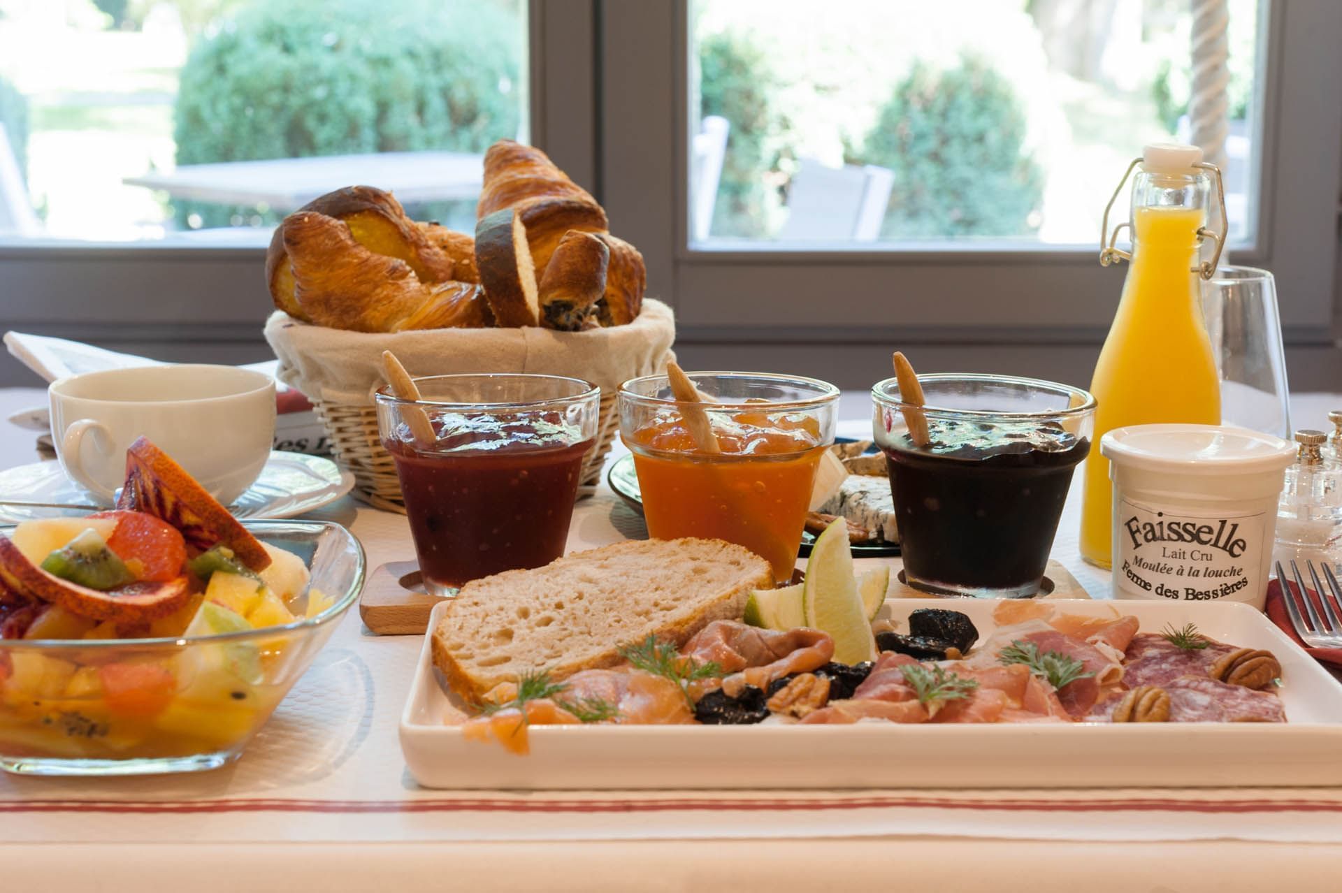 petit-déjeuner à l'hôtel du Clos St Elois, The Originals Relais