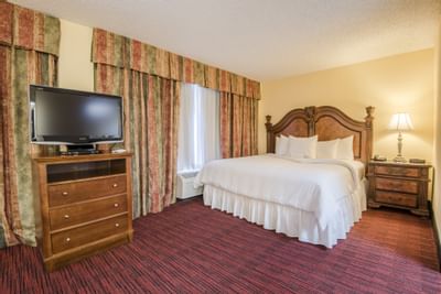Interior of the Dallas Parlor Bedroom at MCM Elegante Suites