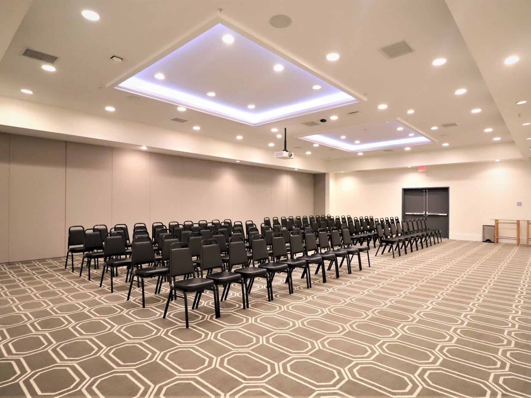 Chairs arranged in Theatre type in Infinity at Harborside Hotel