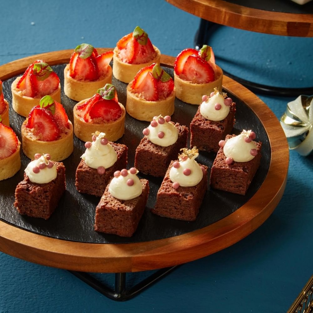 New Year's Eve 2025 Celebrations in Bangkok - Sindhorn Midtown Hotel Bangkok, Vignette Collection by IHG - New Year's Eve 2025 Pool Party
