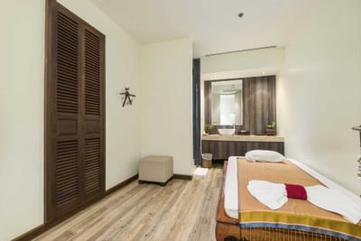 The massage bed in Nemita spa at Chatrium Royal Lake Yangon