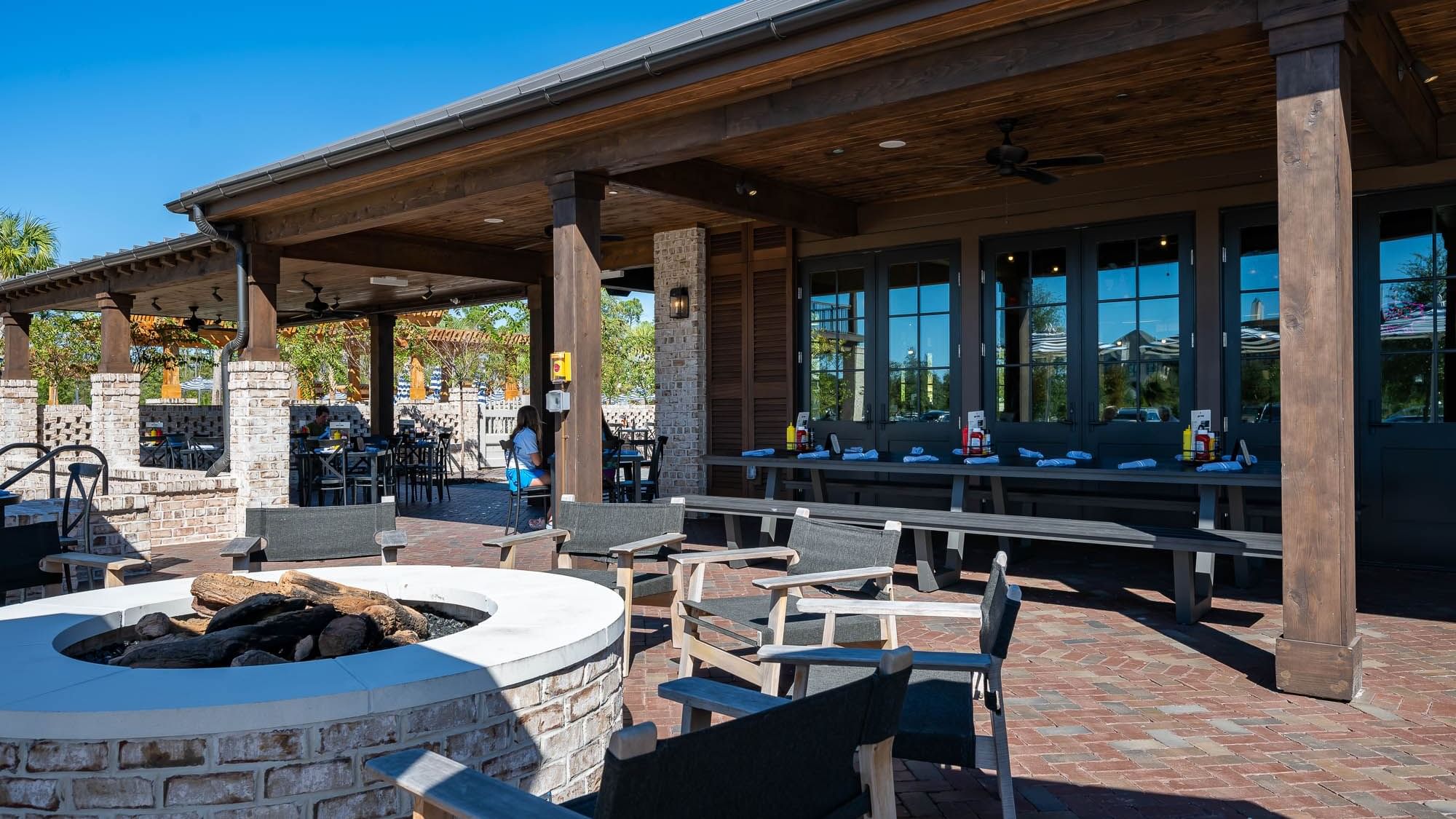 Patio area with arranged seating in Bark ‘N Brine at Camp Creek Inn