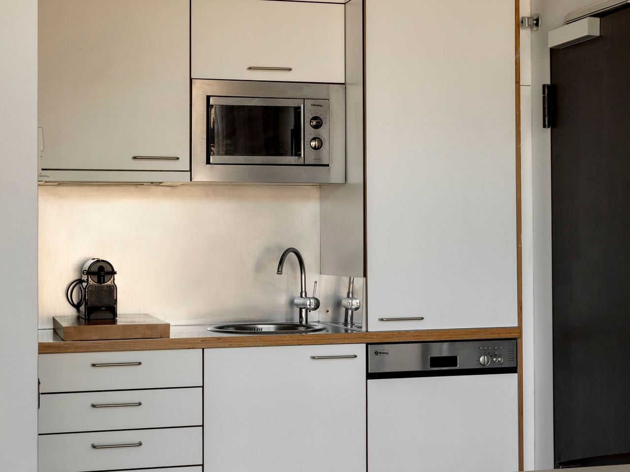 The Kitchenette in a hotel room at Aparthotel Allada