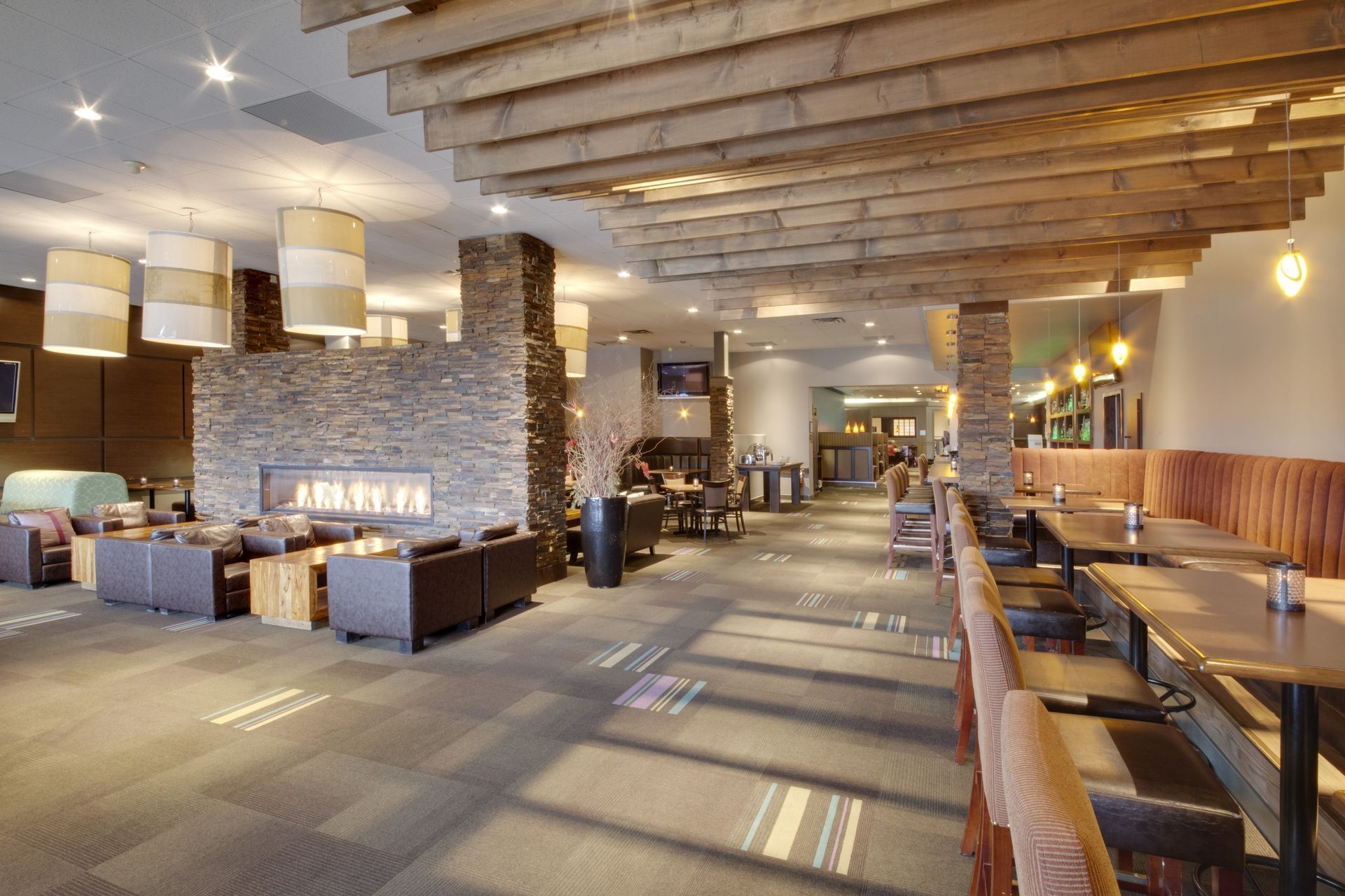 Coast Kamloops Hotel & Conference Centre - Romeo’s Kitchen + Spirits