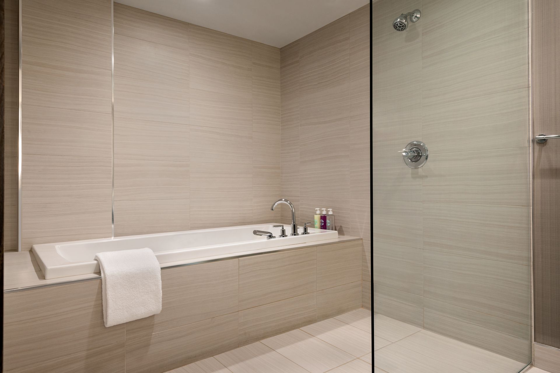 Coast Prince George Hotel by APA - Presidential Suite King Bathroom