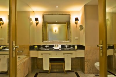 Dual wash basins at Hotel Cascais Miragem