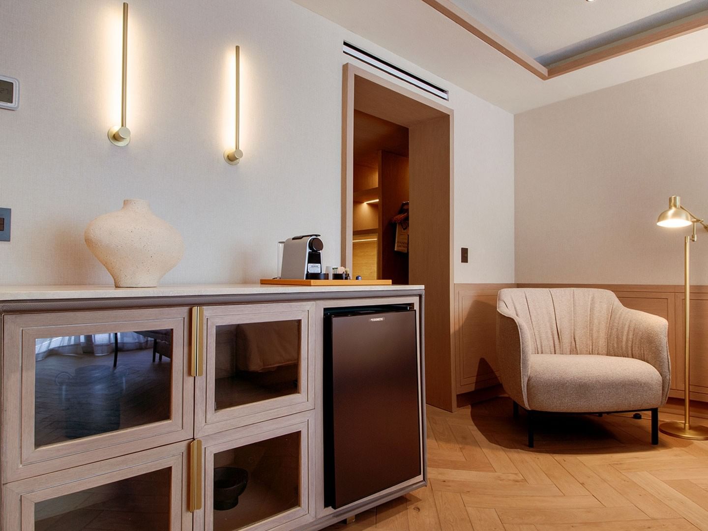 King Superior Viceroys Suite featuring a stylish credenza, mini-fridge, and cozy lounge chair at Camino Real Polanco Mexico