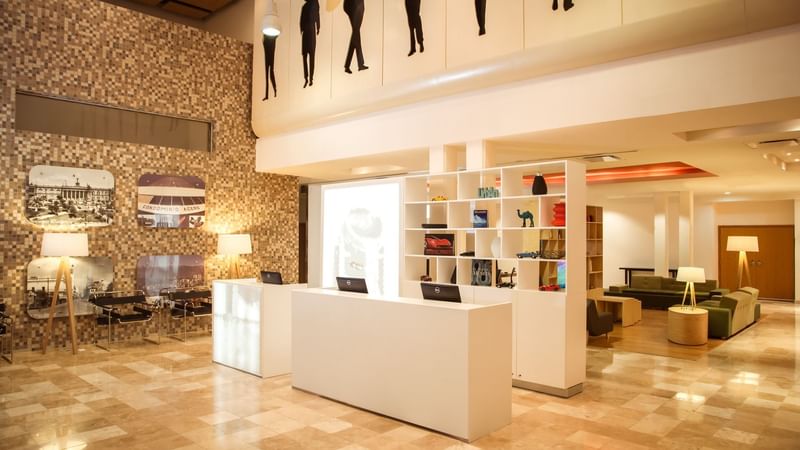 Reception area with a lobby at Fiesta Inn Monterrey Fundidora