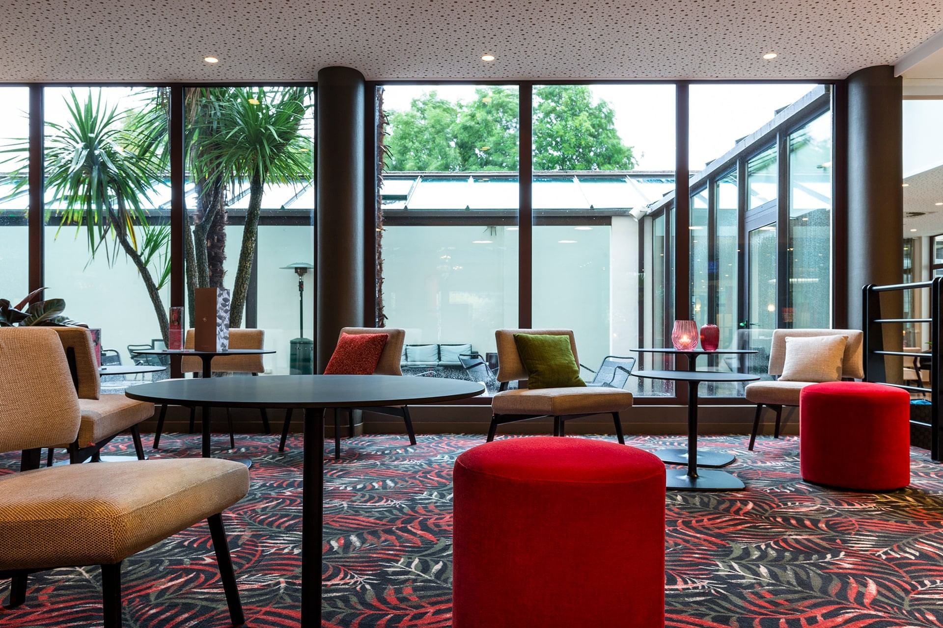 Dining tables in the Restaurant at Oceania Nantes Aéroport