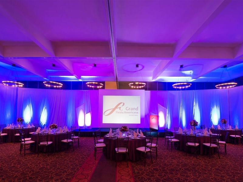 Banquet set-up in a meeting room with carpeted floors at Grand Fiesta Americana