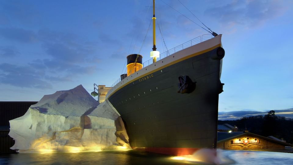 Titanic ship sculpture in Titanic Museum near Music Road Resort