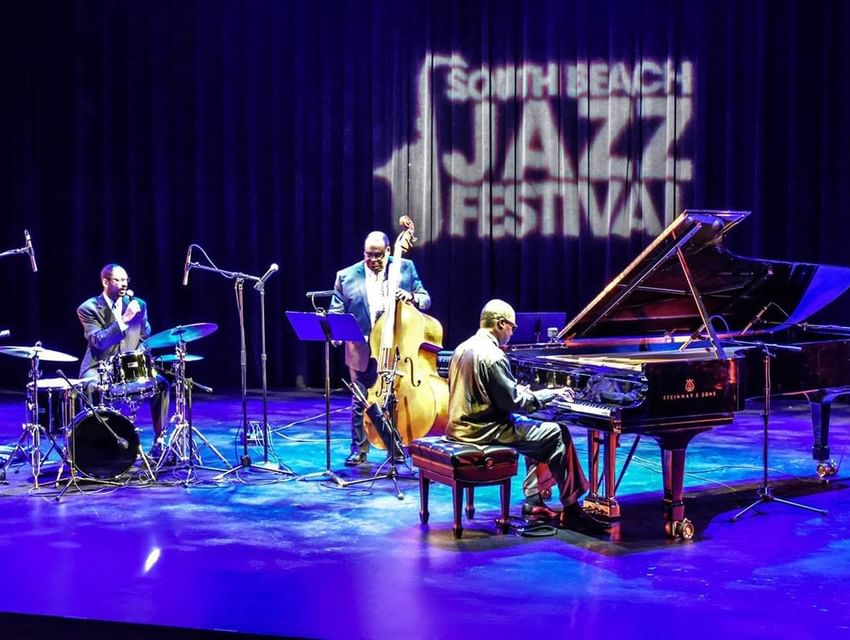 View-of-the-Marcus-Roberts-Trio-on-the-Colony-Theater-stage-1440x9000_cf966c4e-5056-a36a-0b89f7eb0020512d