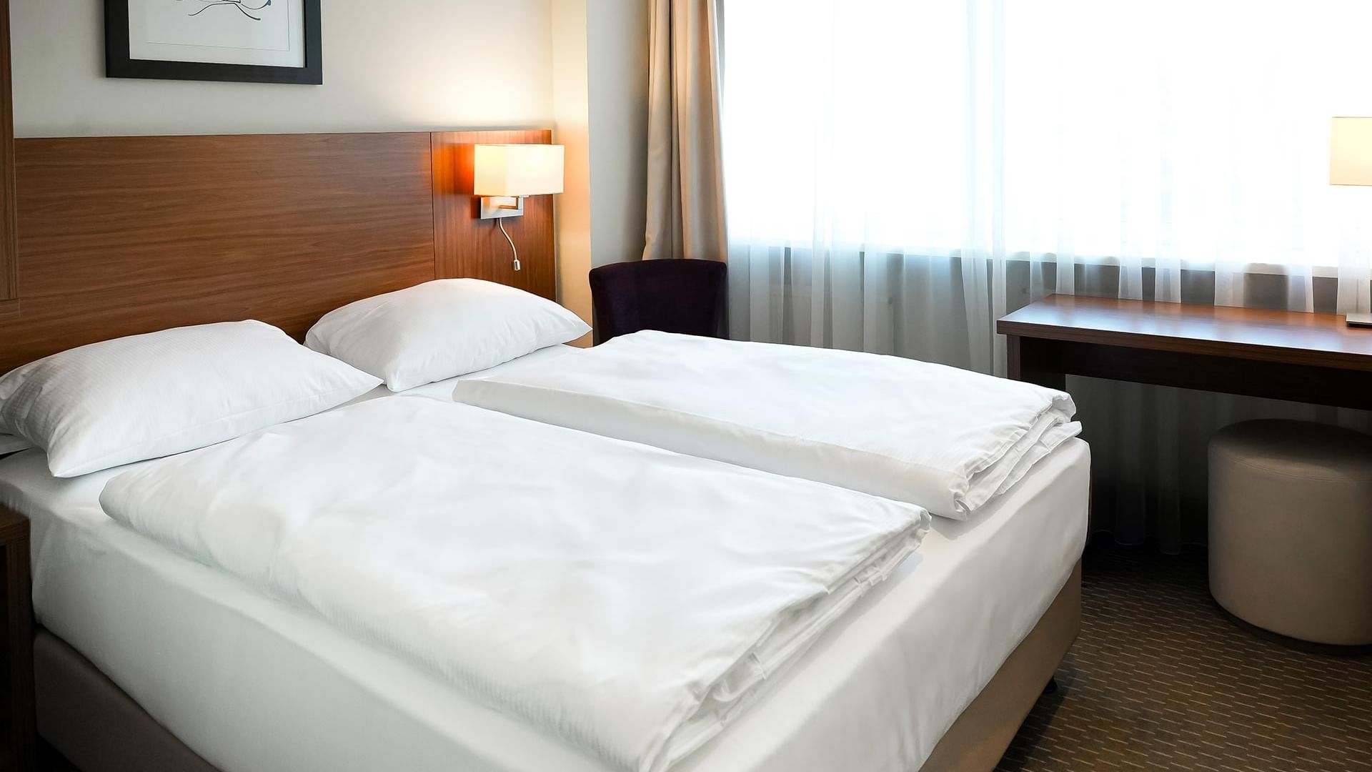 Cozy Standard Queen Room at Hotel Sylter Hof Berlin – Modern Comfort in a Central Location