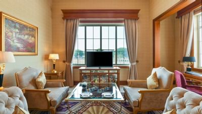 park suite living room view