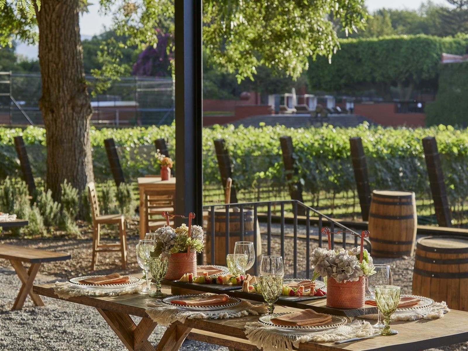 Outdoor dining table in La Terreza Le Chatzeu at La Colección
