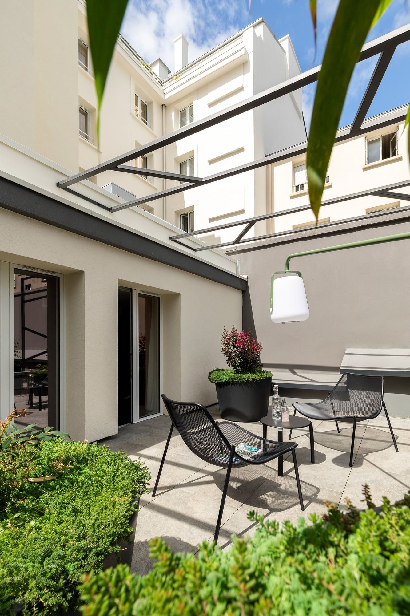 Table à manger en extérieur, Suite Junior à l'Oceania Le Conti Brest