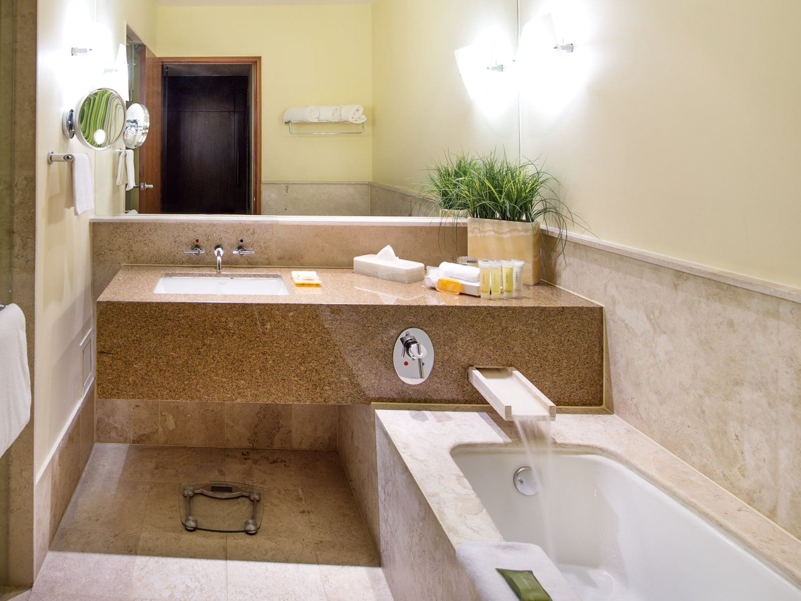 Bathtub, Wash basin & Towel in Deluxe King suite, La Colección