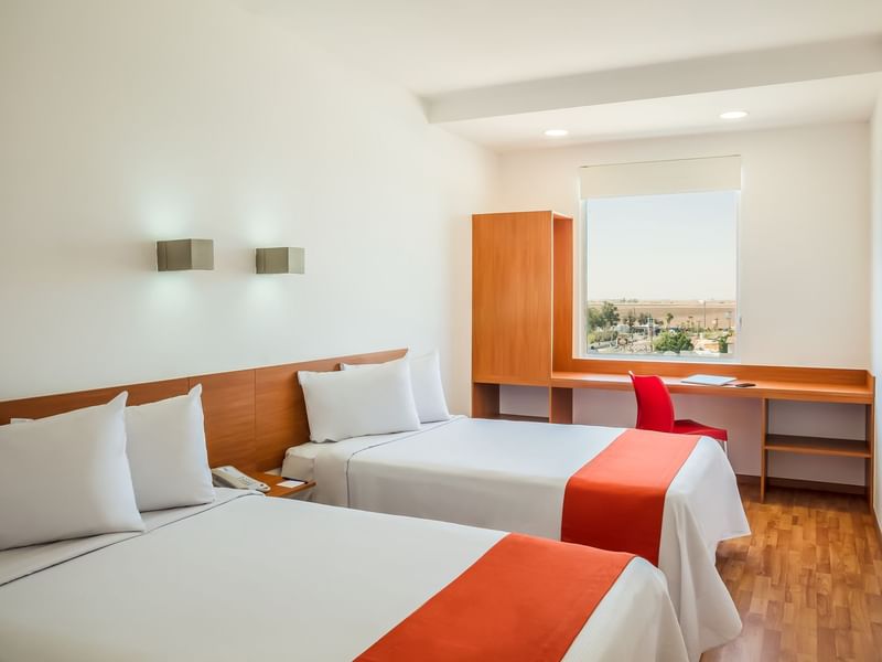Habitación Doble Superior con dos camas dobles en One Hotels