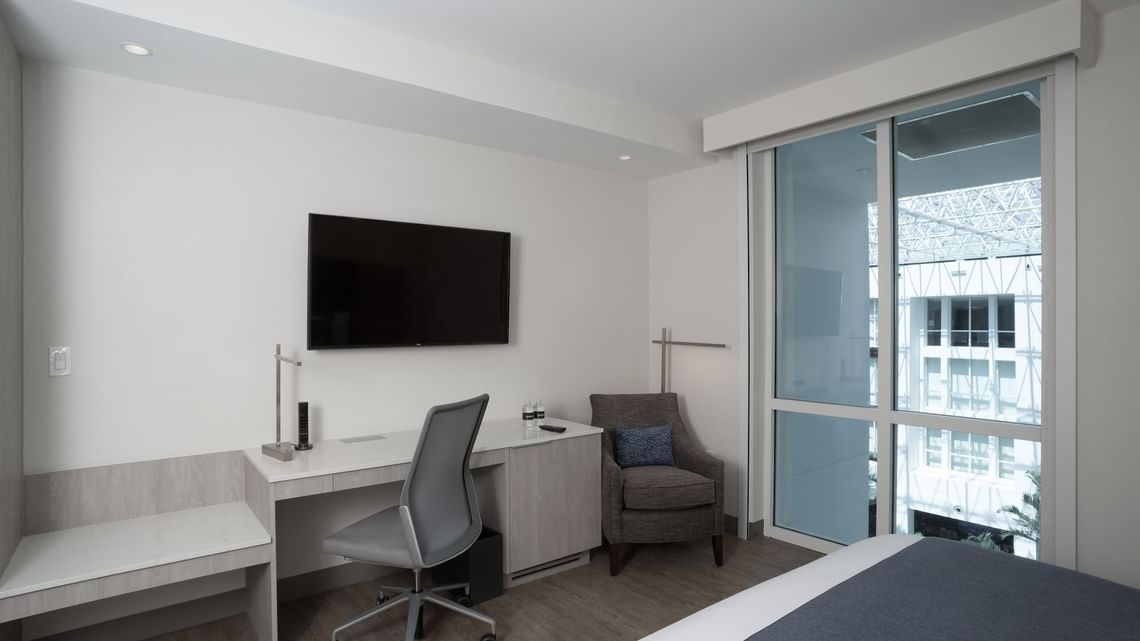 Guest Room 1 Queen Bed Innovation Hotel