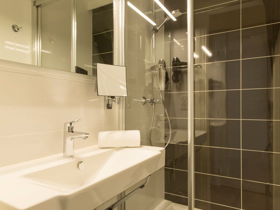 Bathroom vanity in bedrooms at Hotel Cleria