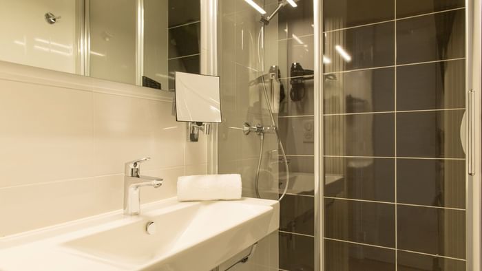Bathroom vanity in bedrooms at Hotel Cleria