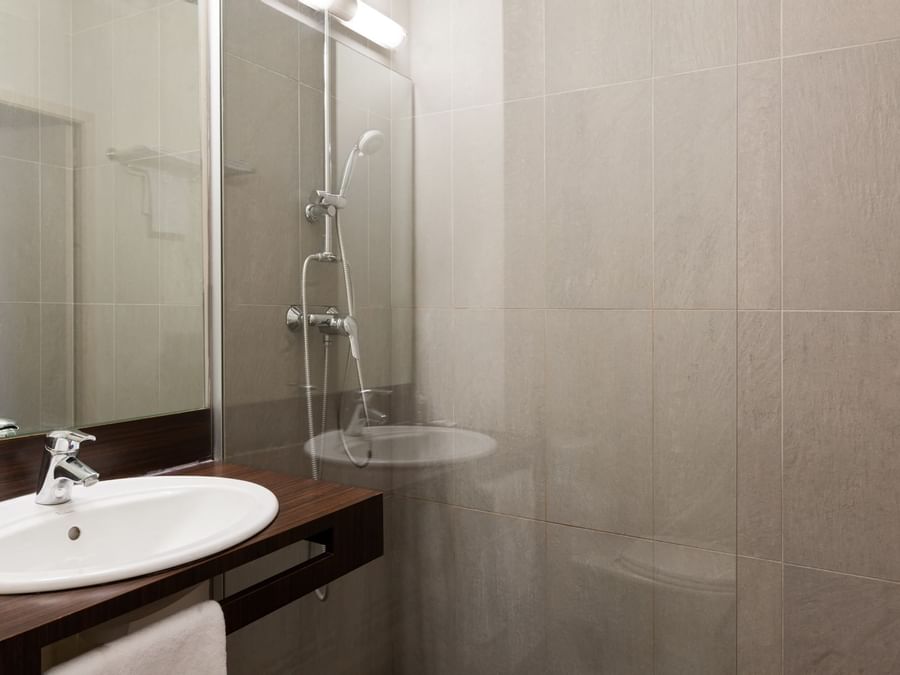 Bathroom vanity in bedrooms at Hotel Otelinn