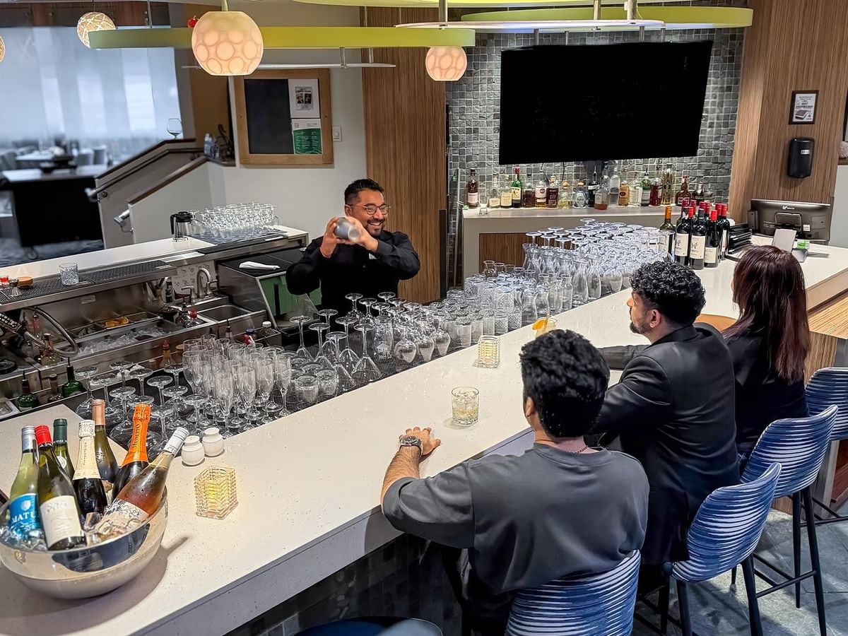 Guests enjoying drinks at Minnoz Restaurant + Lounge at Coast Bastion Hotel in Nanaimo.