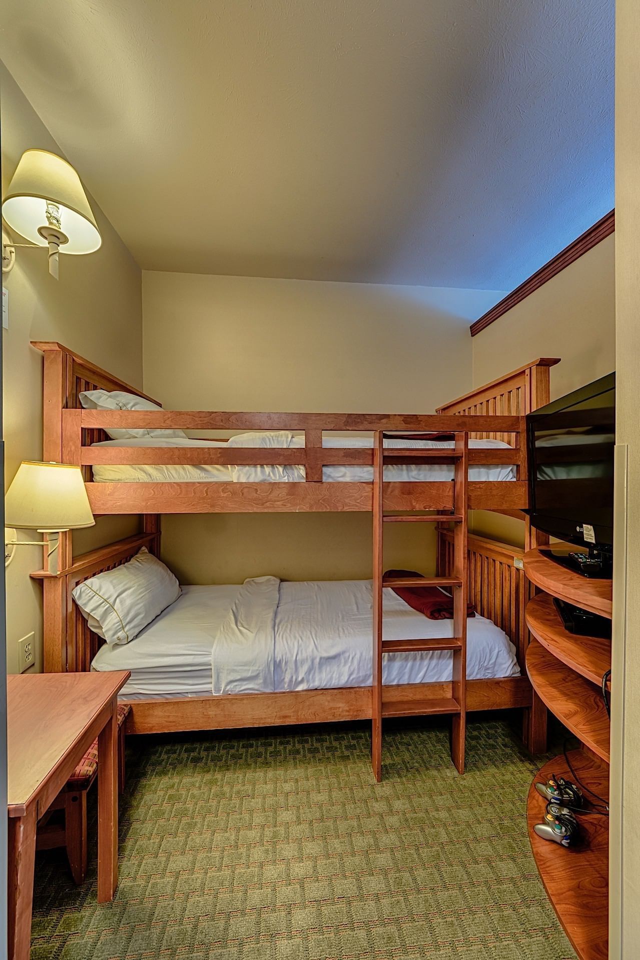 Lodge bunk clearance beds