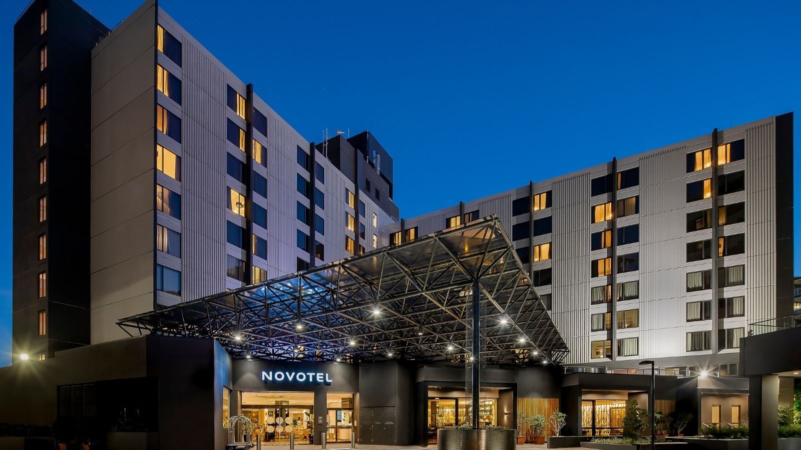 Entrance to the Hotel at Novotel Sydney International Airport
