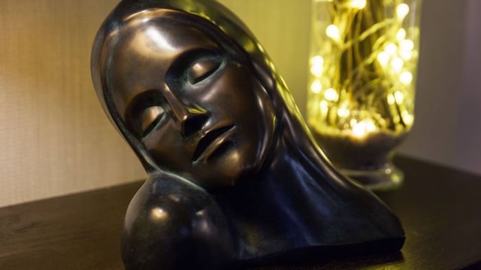 Statue of a bust of a female at Hotel de la Paix