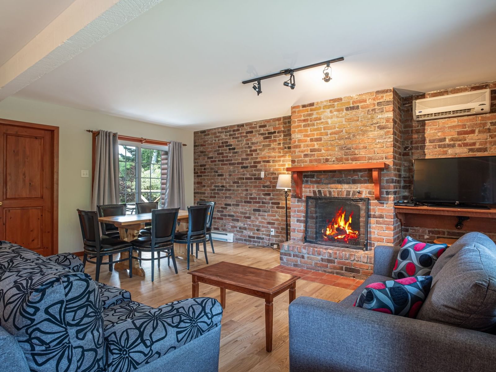 Living room in Chalet 609 at Hotel Mont Gabriel Resort & Spa