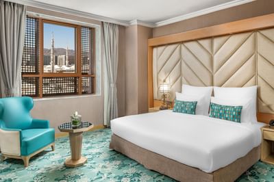 Queen bed in standard double room Haram view at Elaf Al Taqwa