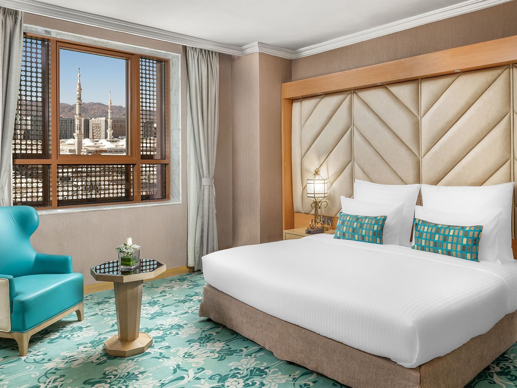 Queen bed in standard double room Haram view at Elaf Al Taqwa