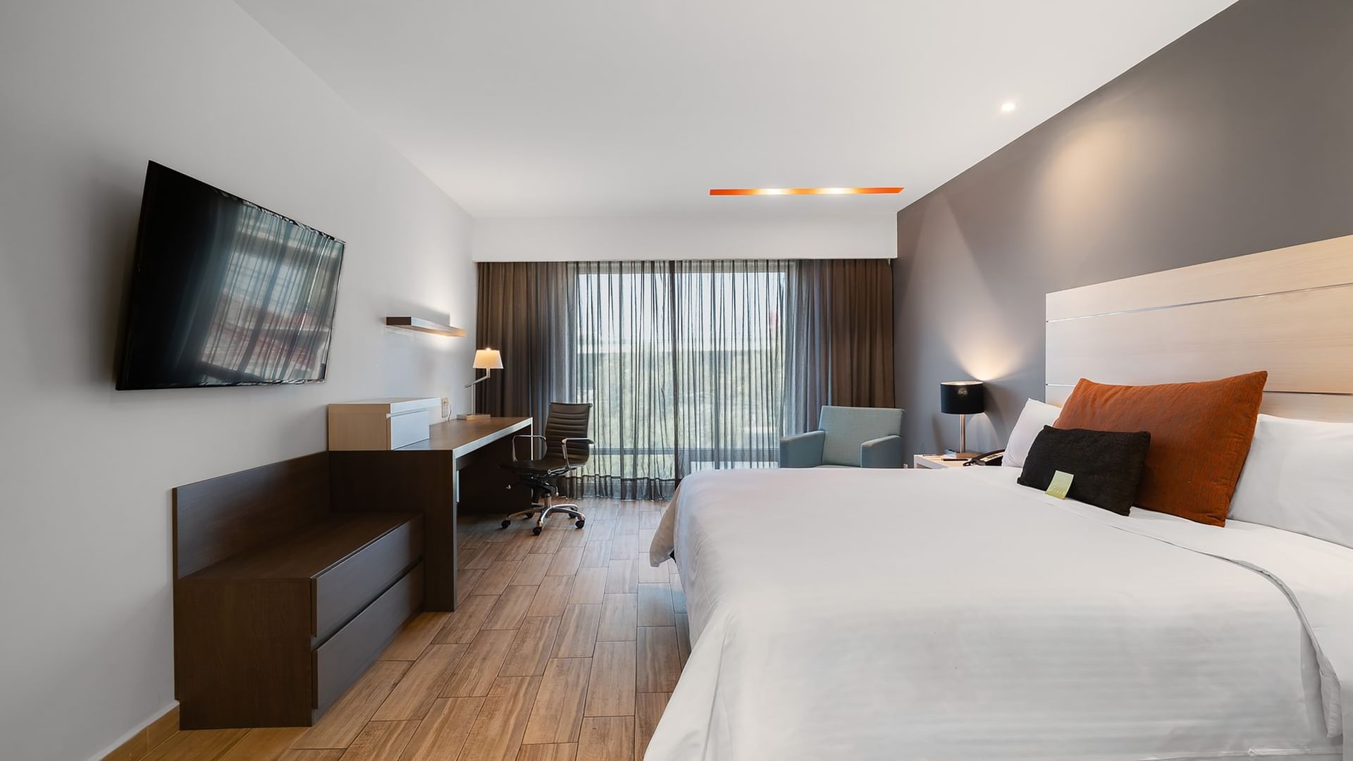 Habitación de lujo King en el hotel Real Inn Perinorte de Tlalnepantla.