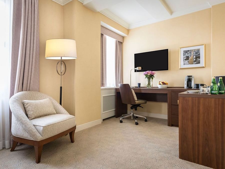 Hanging TV with the work desk near window in King Room at Warwick Allerton Chicago