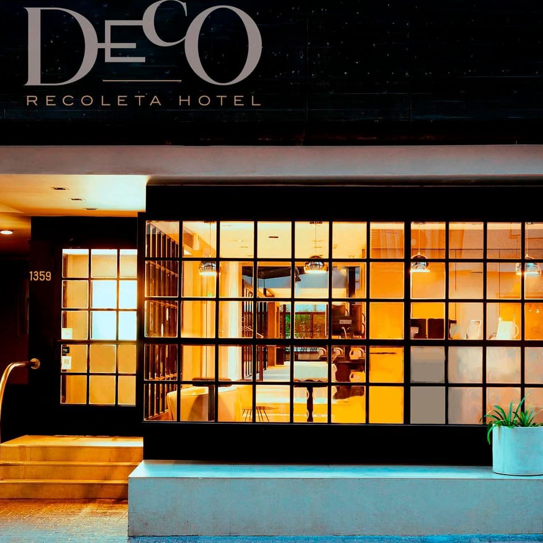 Exterior view of the entrance of Deco Recoleta Hotel & entrance