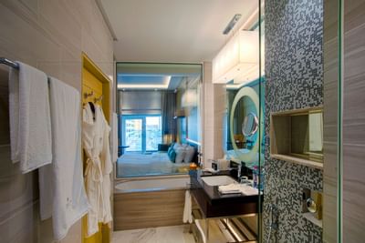 Bathroom at Grayton Hotel Dubai