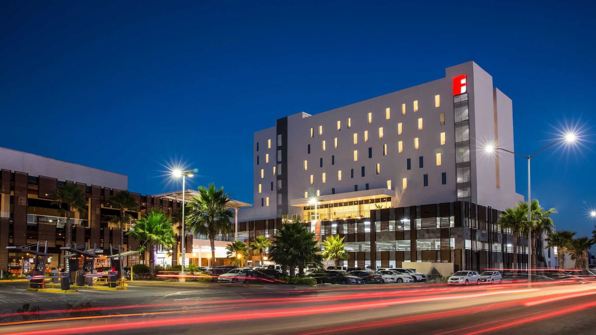 Exterior view of the hotel & streets at FI Los Mochis at night