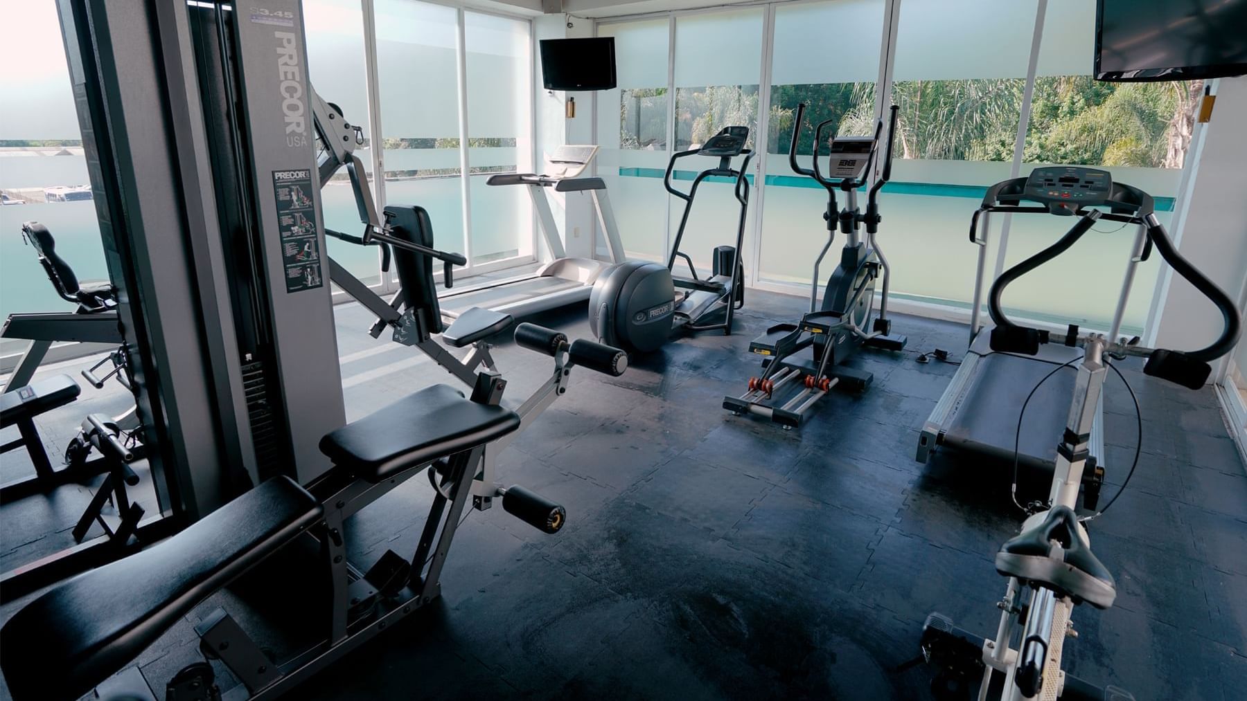 Gym interior at Gamma Xalapa Nubara of Gamma Hotels