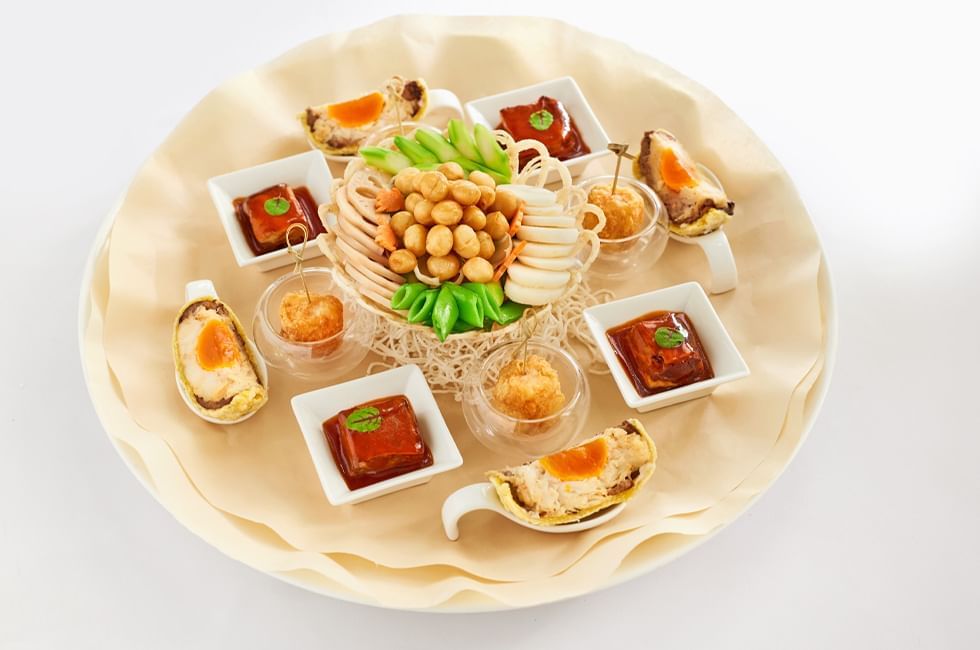 Image 21: Close-up of a traditional food platter in Goodwood Park Hotel