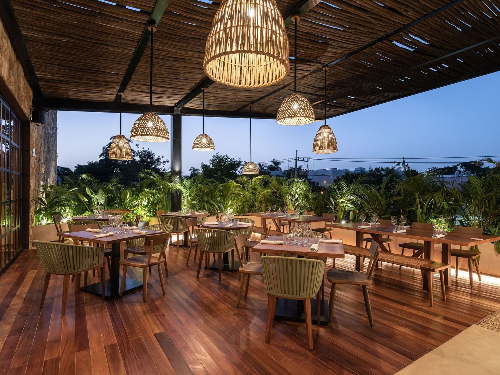 Comedor en la terraza del restaurante Cuna de Mundo Imperial