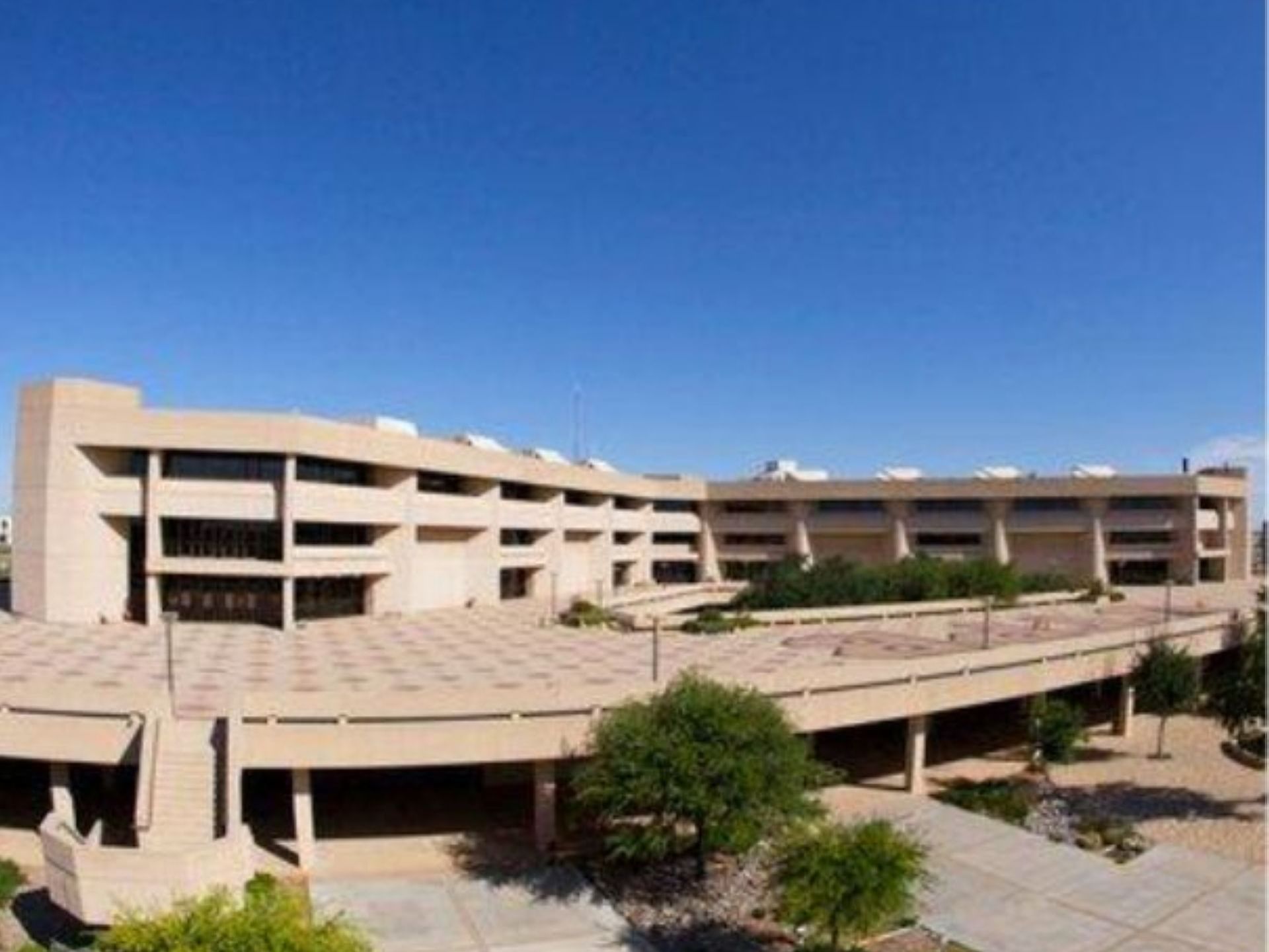 Exterior of The University of Texas at Austin near MCM El. H.O