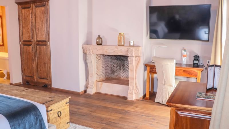 Interior of Deluxe King Room at Gamma Morelia Vista Bella