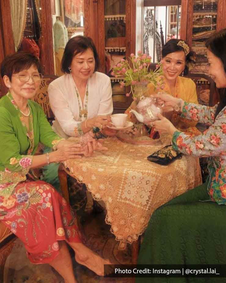 Four Peranakans were enjoying a delightful tea time together - Lexis Suites Penang 