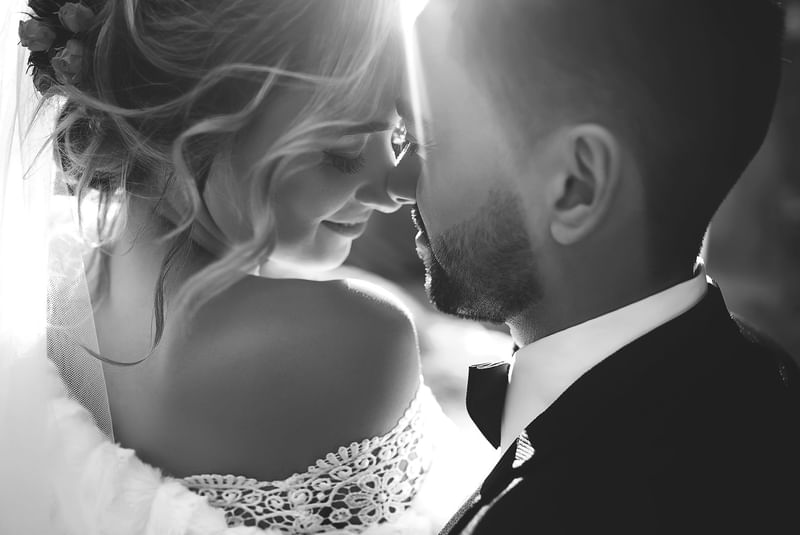 Black & white image of a wedding couple posing at Warwick New York