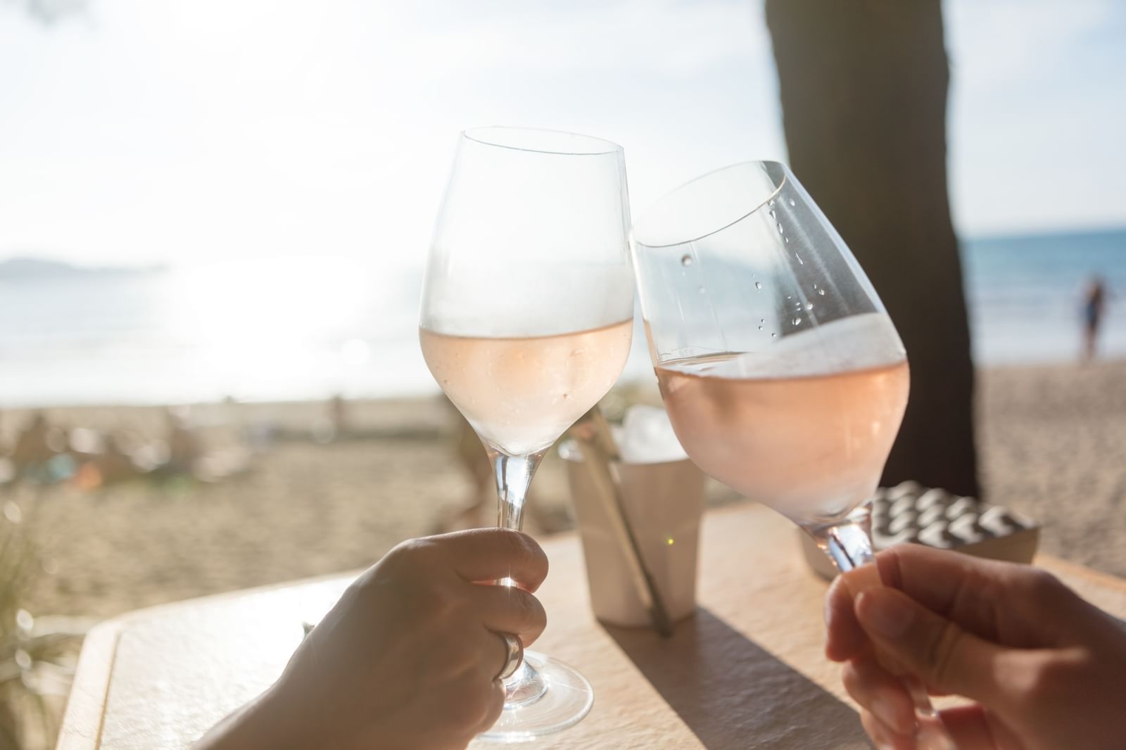 Two people cheers their drink glasses