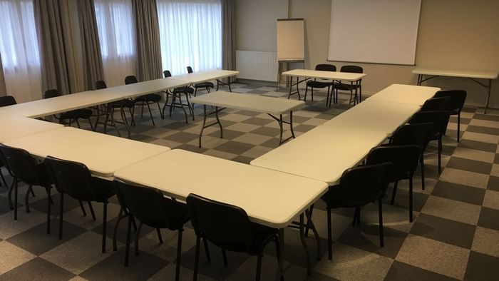 U shape table setup in Seminar Room at Acropole Hôtel